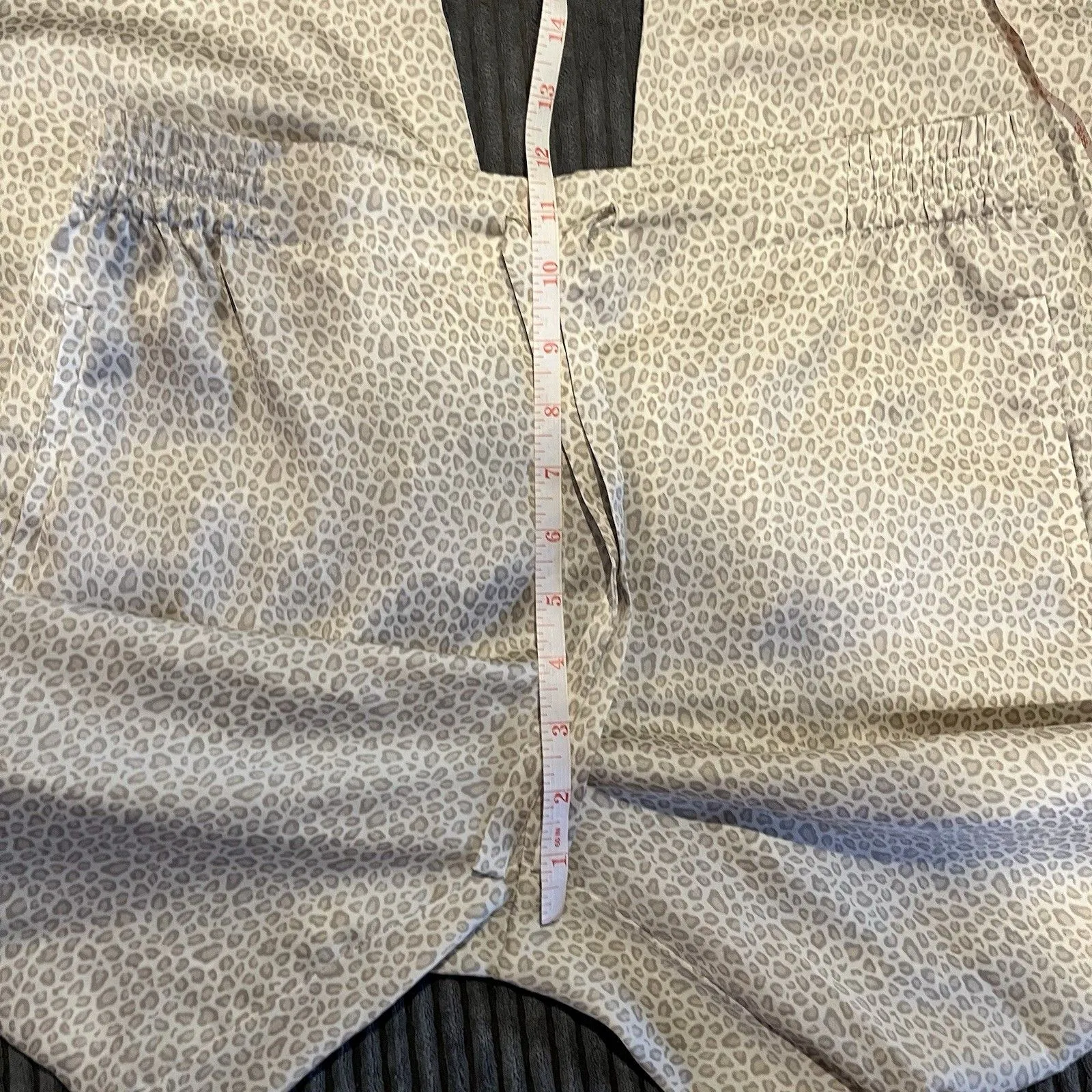 BAREFOOT DREAMS Washed Satin Pants And Top PJ Set Small - Animal Print - Image 6