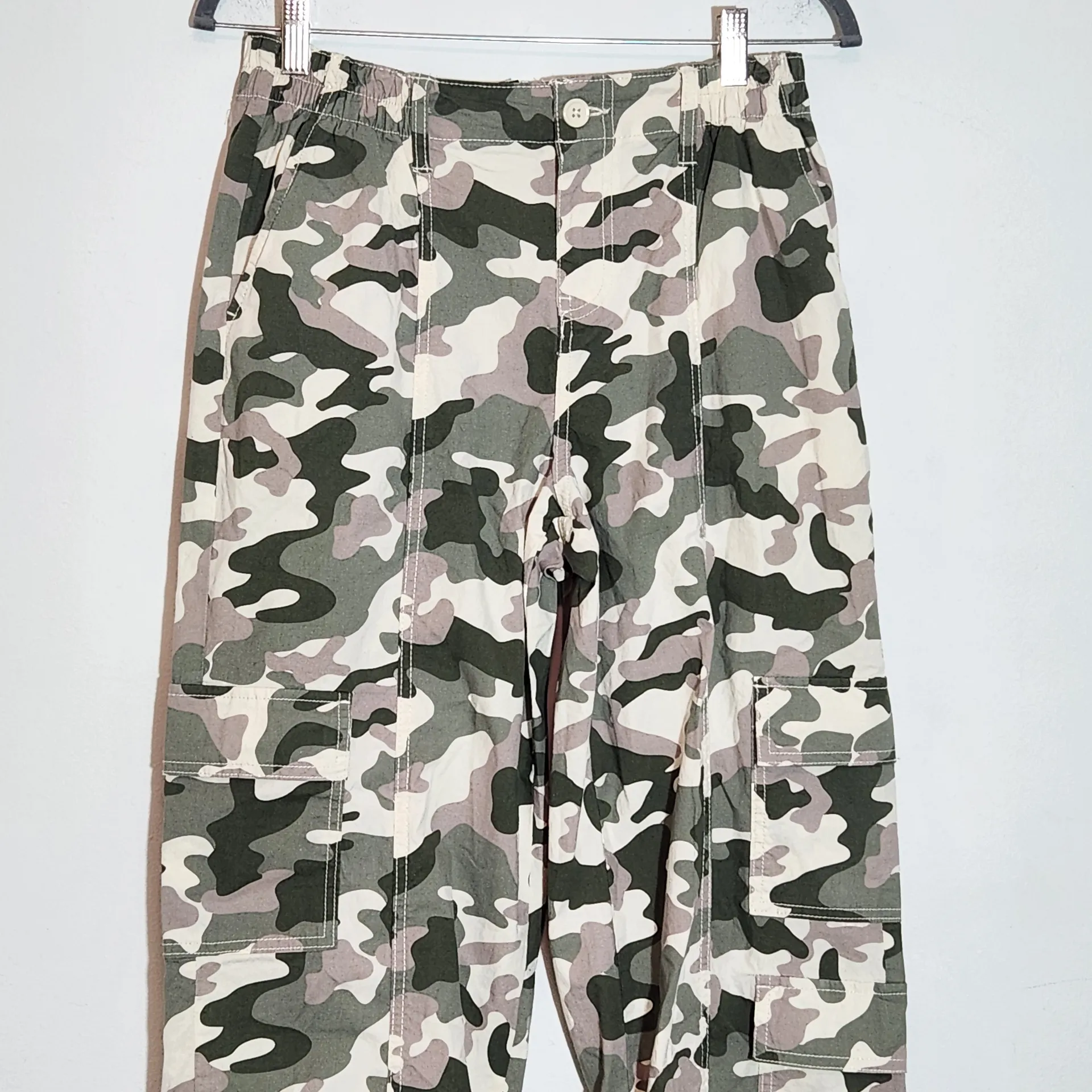 Celebrity Pink Camouflage Cargo Pants NWT Size Small Green Camo Pants - Image 4