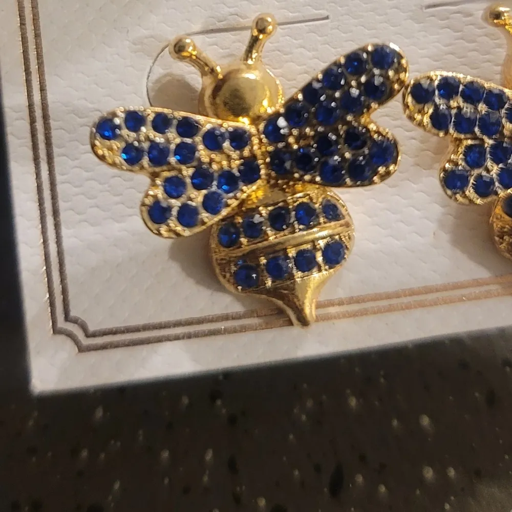 NWT! Fashion Accessories Blue Gold Rhinestone Bumble Bee Earrings NEW - Image 2