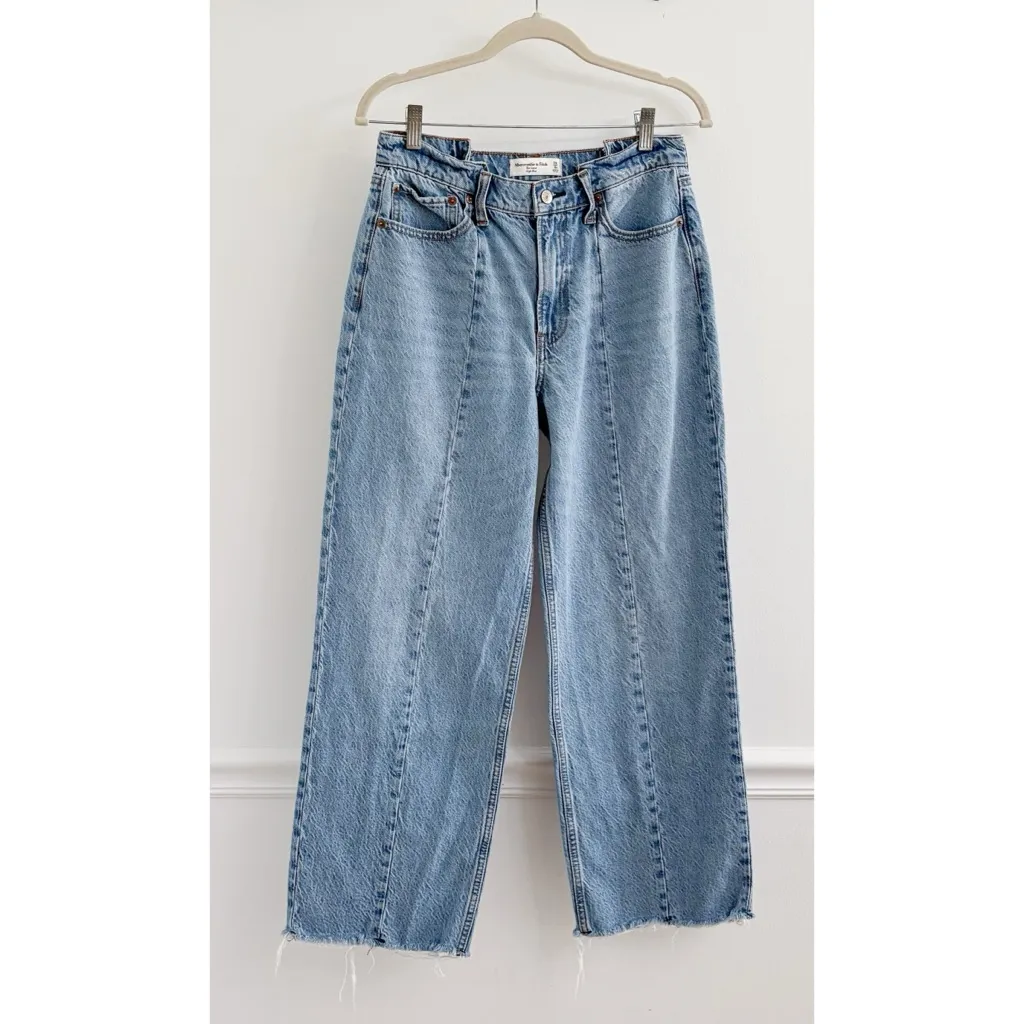 Abercrombie Loose High Rise Jeans 28 Short - Image 2
