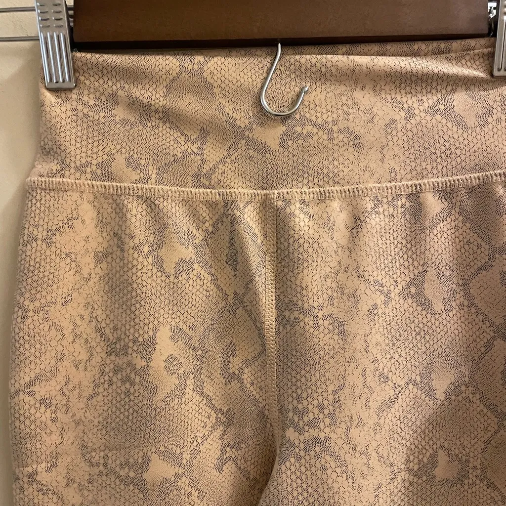 Electric Yoga Python Biker Shorts Nude Beige Stretch High Rise Women Small NEW - Image 6