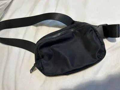 Lululemon Everywhere Belt Bag - Image 2