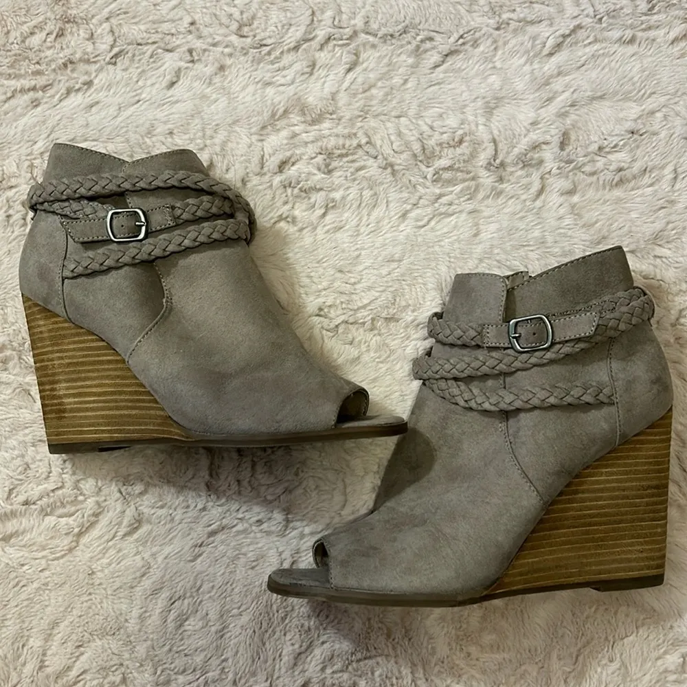 Size 9.5M Shoes • Madden girl - Image 3