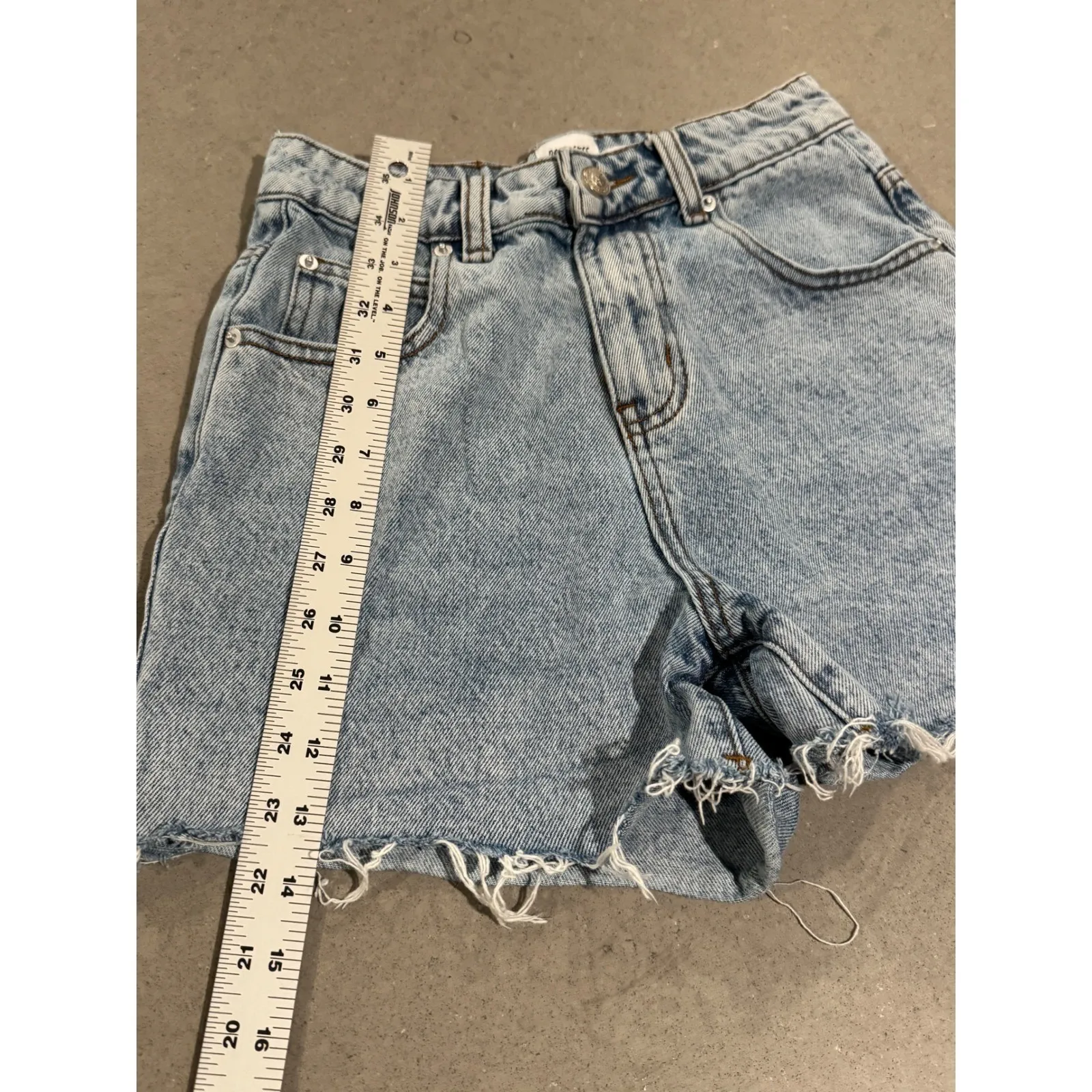 Princess Polly Light Wash Denim Distressed Frayed‎ Hem Shorts Women US Size 2 - Image 2