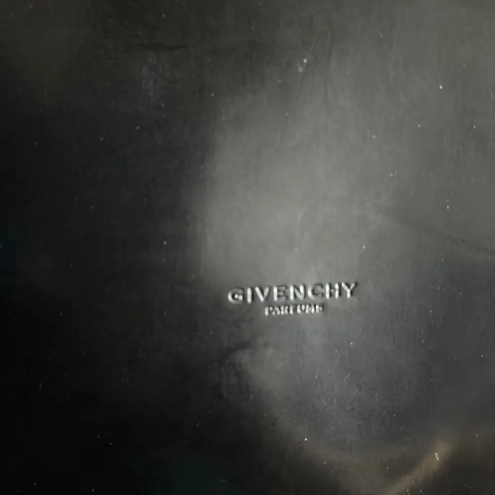 Givenchy Parfum Open Top Polished
Polyurethane Tote Bag Black - Image 3