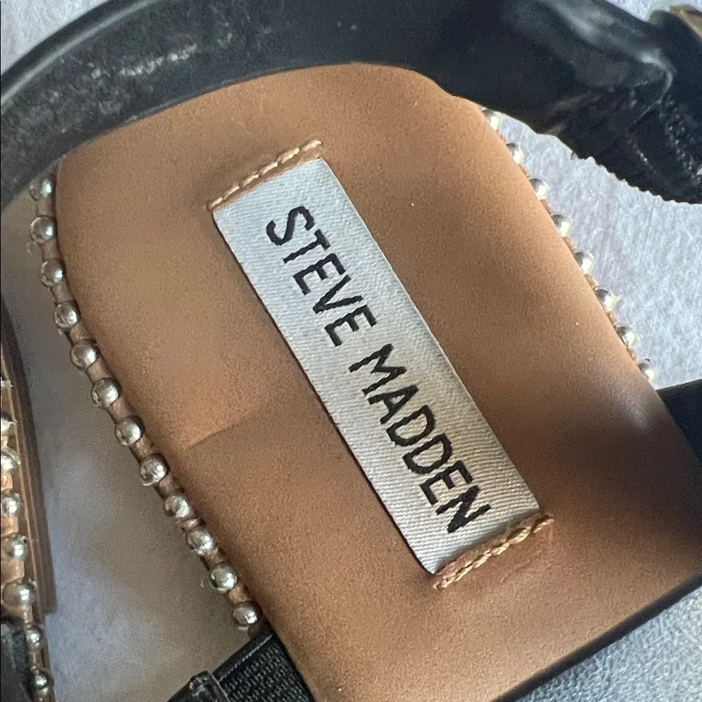 Steve Madden Black Sandals with Silver Accents - Image 5