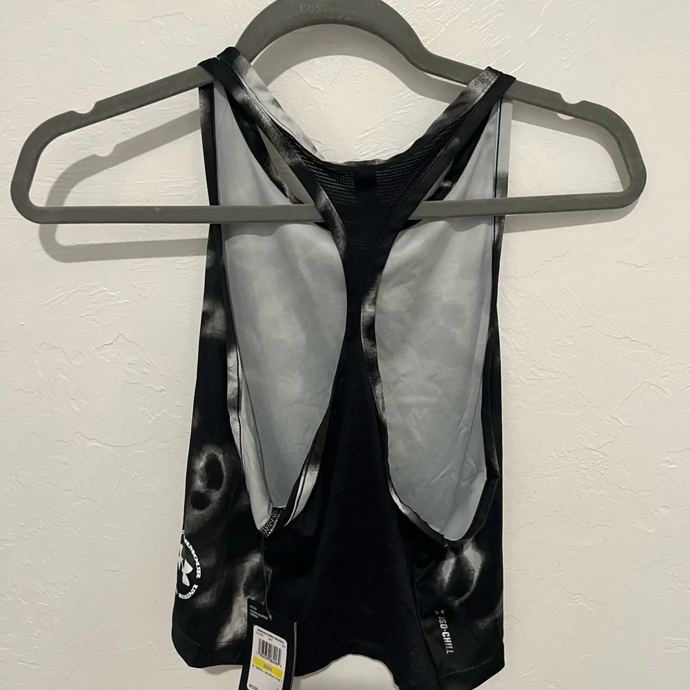 NWT under armor tank top size medium - Image 3