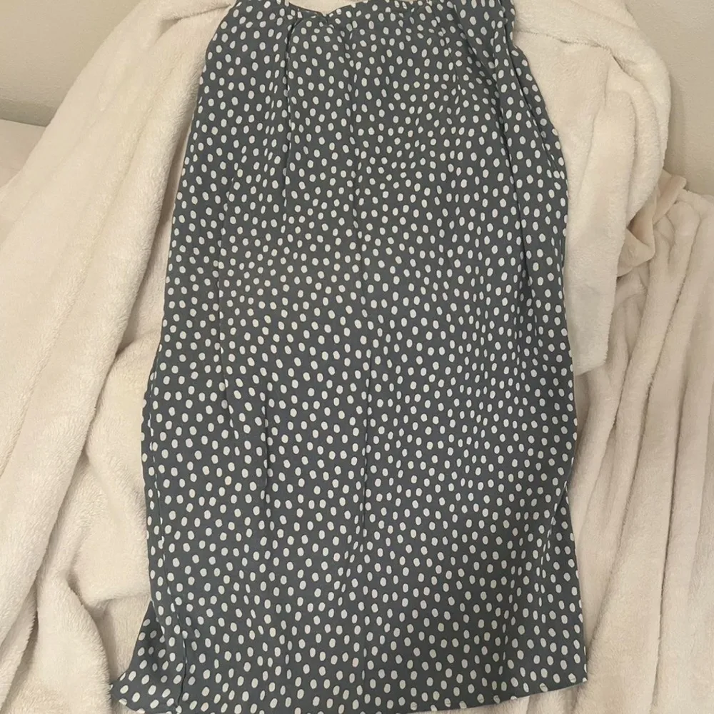 Abercrombie & Fitch Polkadot Midi Skirt ruched slit - Image 4