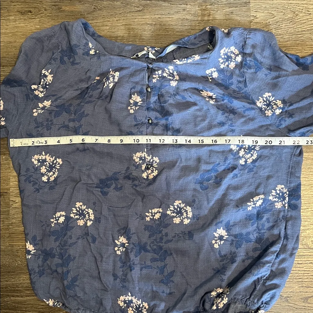 Lucky Brand Blue and White Floral Blouse Large - Image 5