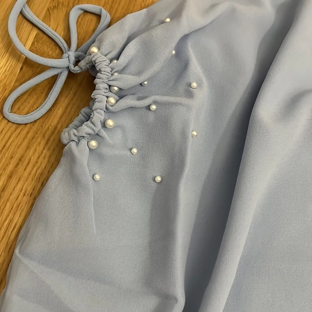 SKIRT NWOT Guizio Pearl Keyhole MIDI SKIRT in baby Blue - Image 6