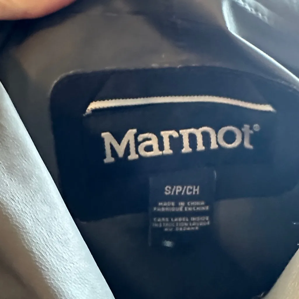 Marmot Gore Tex Women's Black Hooded Rain Jacket, Size Small, Like New - Image 2