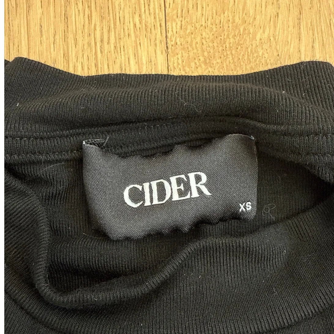 Cider  - Round Neck Rose Graphic Ruched Crop Tank in Black & White - Image 2