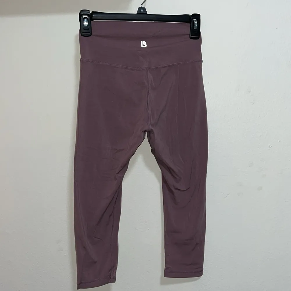 BuffBunny Cropped Leggings - Image 2