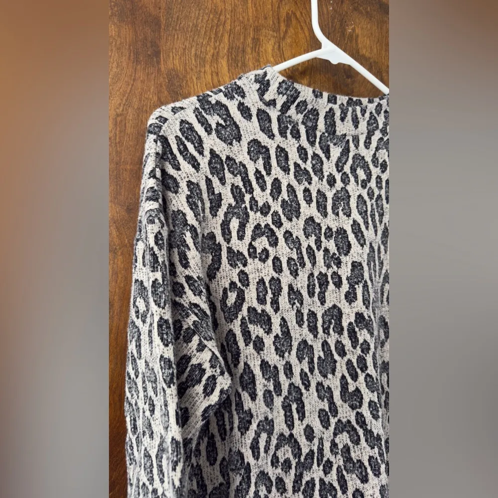 Grey and black leopard print sweater - Image 2