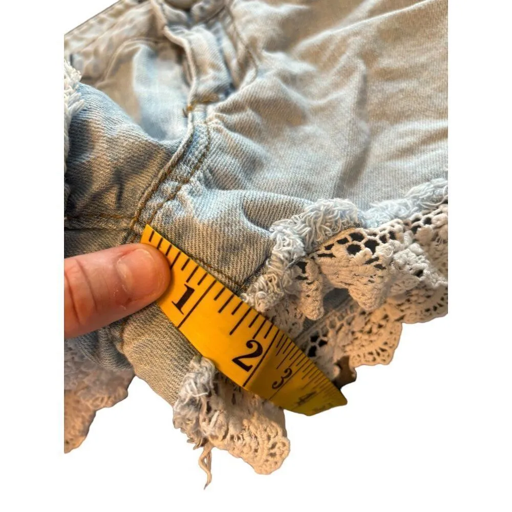 Forever 21 Women's Light Blue Denim Shorts With Lace Trim Size 26 Casual Summer - Image 4