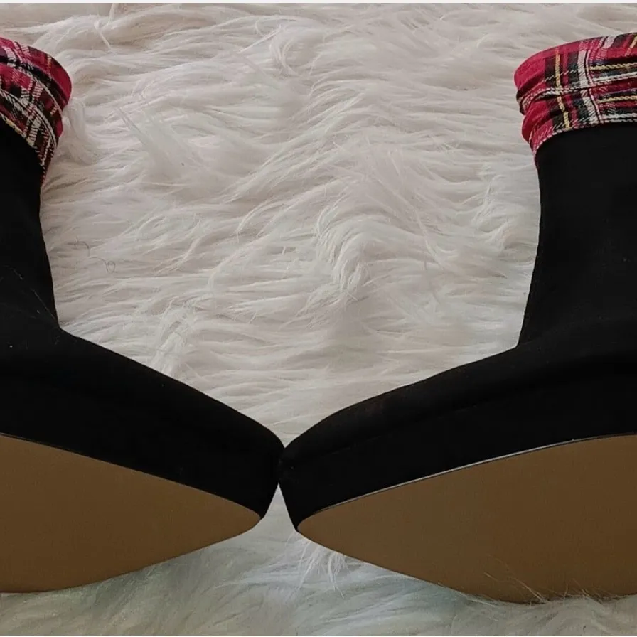 BETSEY JOHNSON Idris Dress Heel Ankle Booties Black/Red Multi Plaid-Size 9 - Image 6