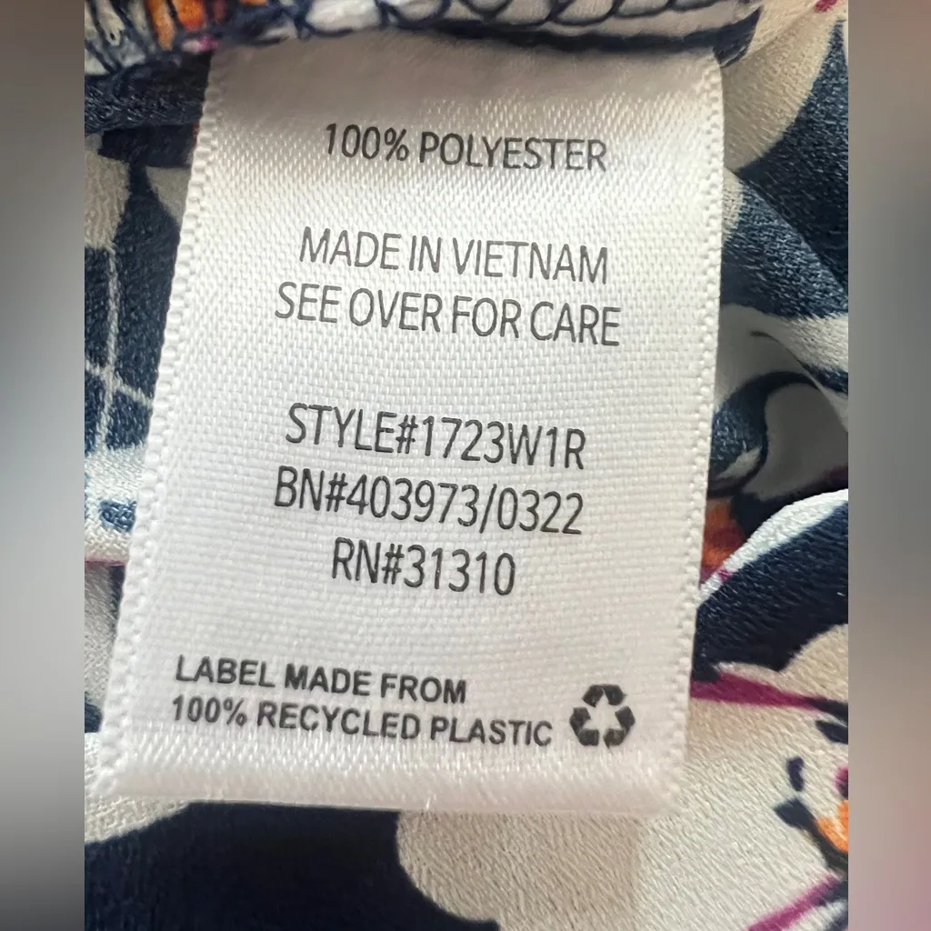 White and Blue Sleeveless Camisole with Cut Out Design - Image 7