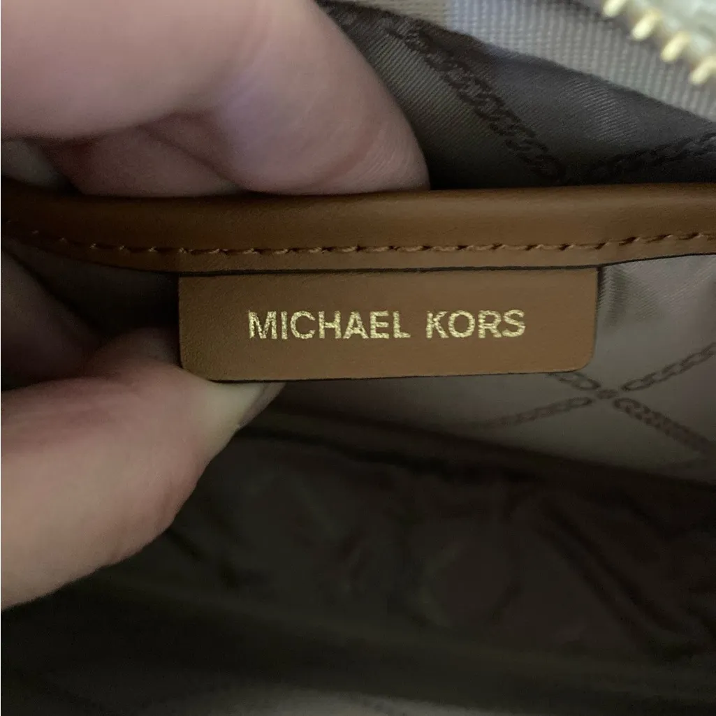 ***Michael Kors New Large Jet Set Vanilla Signature Logo East/West Crossbody - Image 6