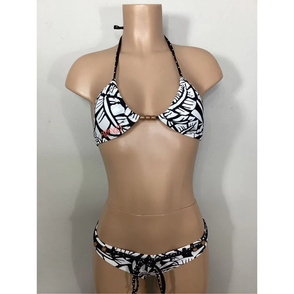 New. O’Neill black and white tropical bikini. M-top/L-bottom . Retails $108 - Image 9