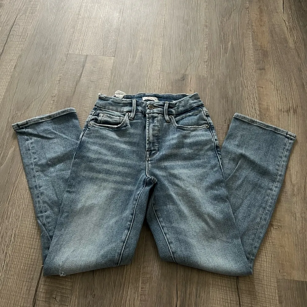 EUC Good American Good Legs
Straight Jeans Distressed - Image 2