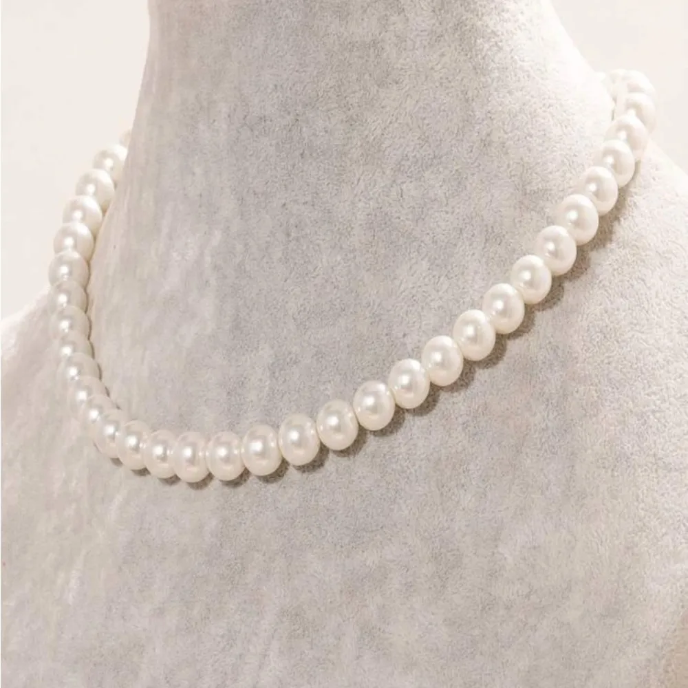 ✨ White Faux Pearl Necklace ✨​​ - Image 6