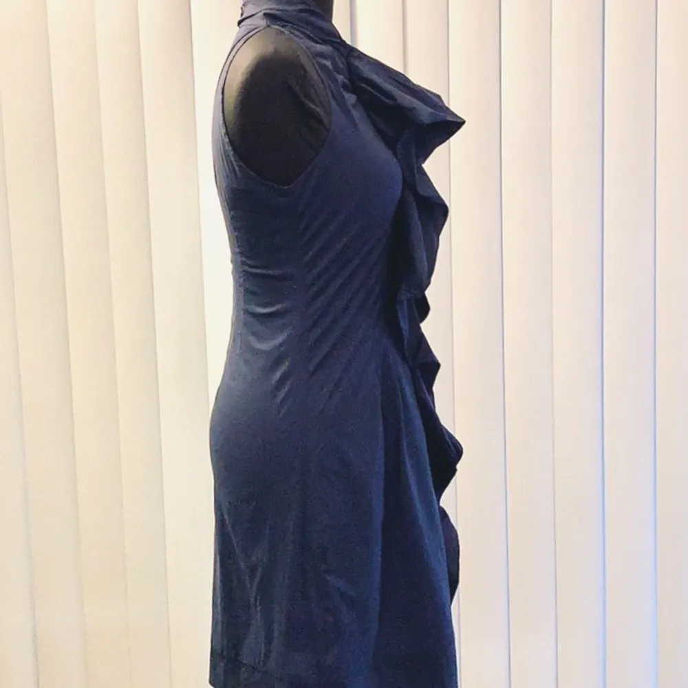 Navy blue sleeveless ruffled collar mini dress. - Image 3