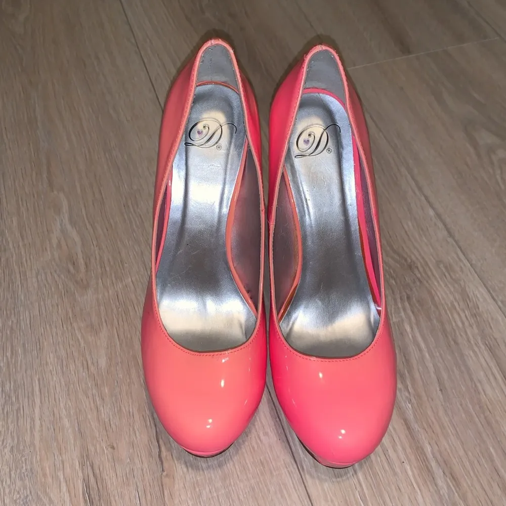 Heart In D Hot Pink Ombre platform heels Size 8.5 - Image 3