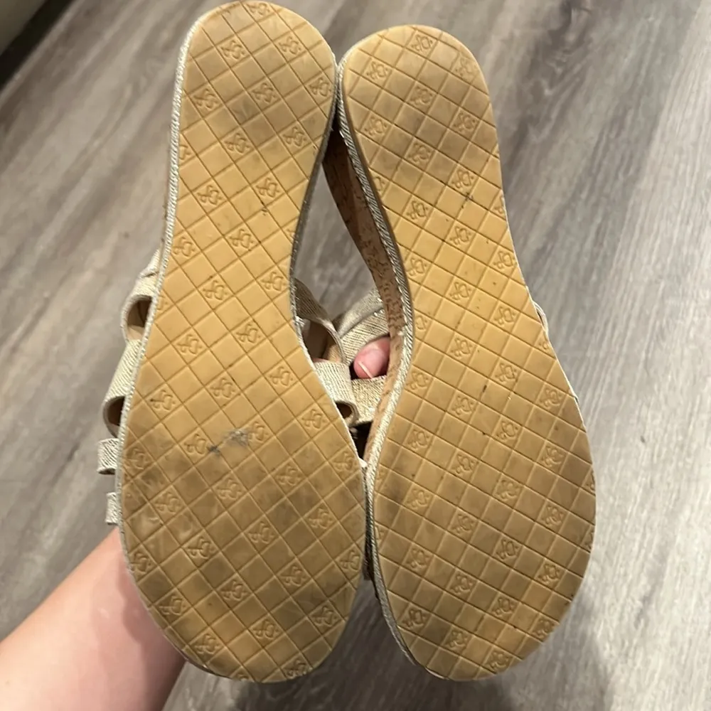 Donald Pliner Wedge Almond Toe Strappy Sandals Gold Glitter Size 7.5 - Image 5