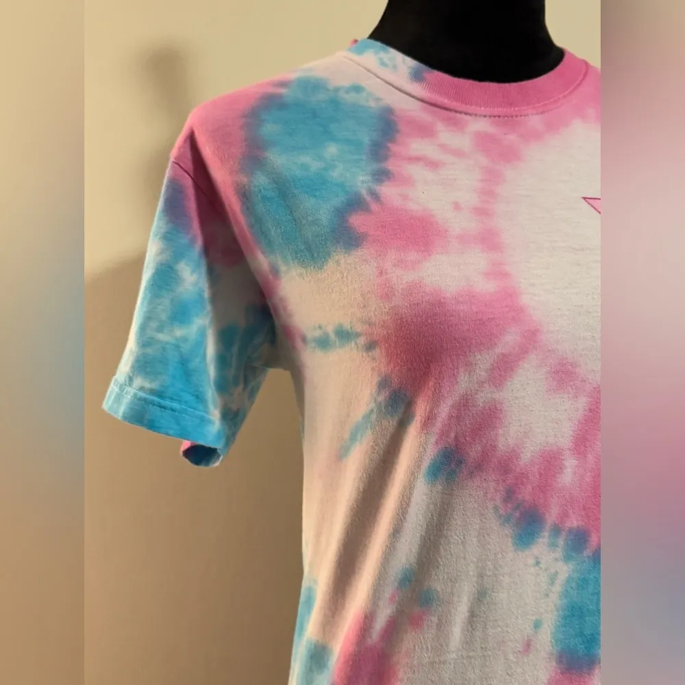 Handmade Pink and Blue M&O Gold Tie Dye Wave Graphic Tee size small - Image 2