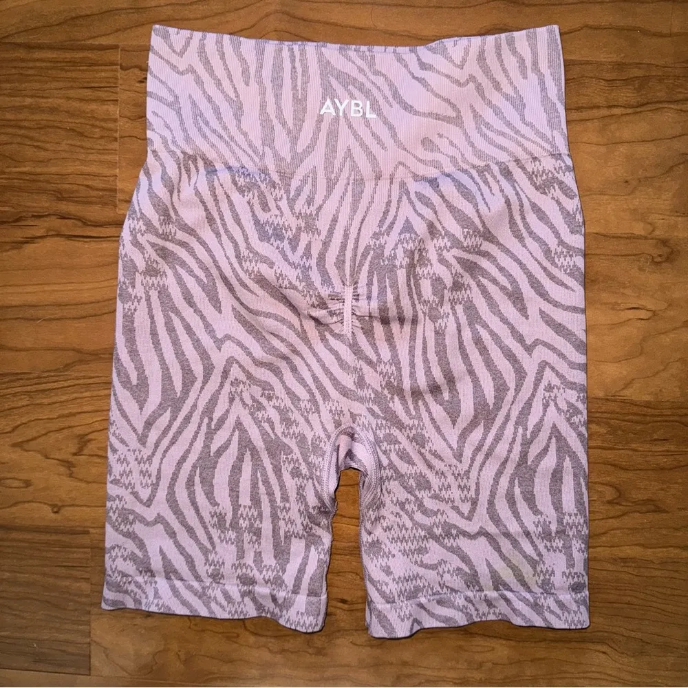 AYBL Evolve Animal Seamless Shorts Mauve Lilac size Medium - Image 4