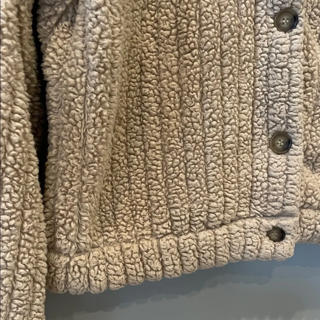 Cozy Tan Sherpa shirt jacket large - Image 3