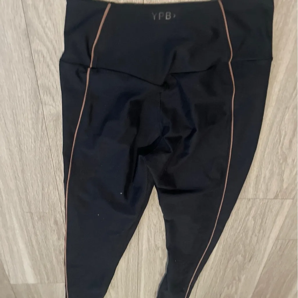 YPB Black Leggings with Brown Trim Size M - Image 3