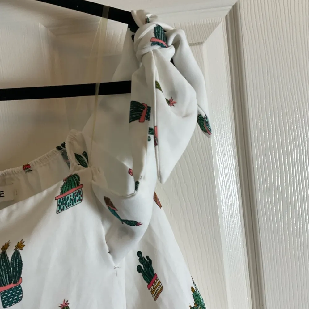 DO+BE Women's Off-Shoulder Cactus Print Top size medium - Image 6