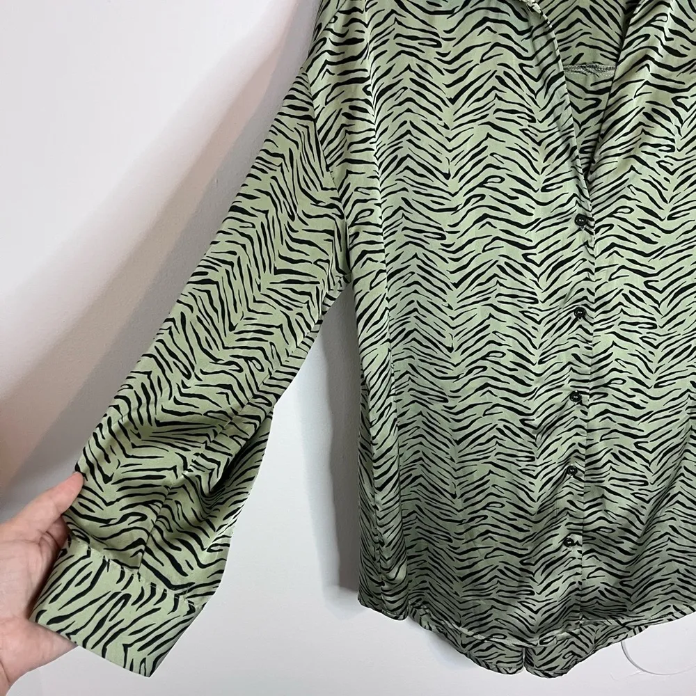 Zara Oversized Animal Print Top Zebra Green Silky Flowy Button Up XS - Image 6