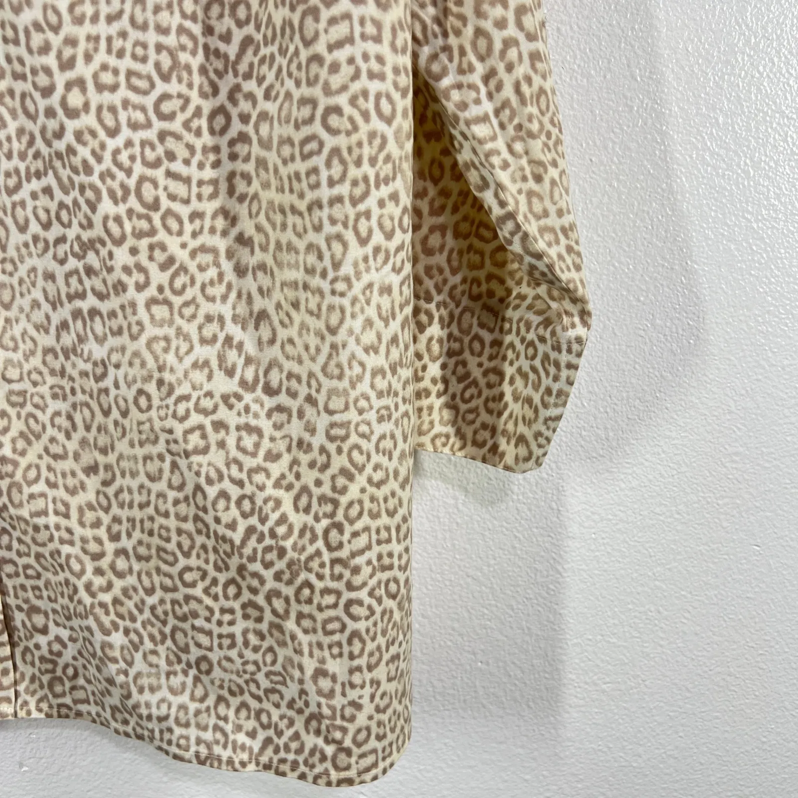 Chico's Leopard Print No-Iron Button Shirt Size 2 Beige Animal Print 3/4‎ Sleeve - Image 7