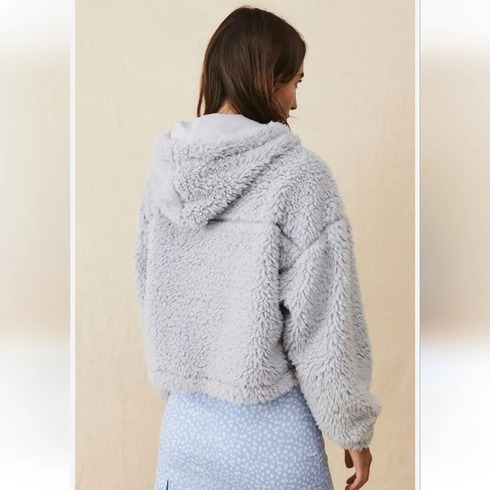 NWT BDG Urban Outfitters Cropped Hooded fuzzy Jacket Size M - Image 4