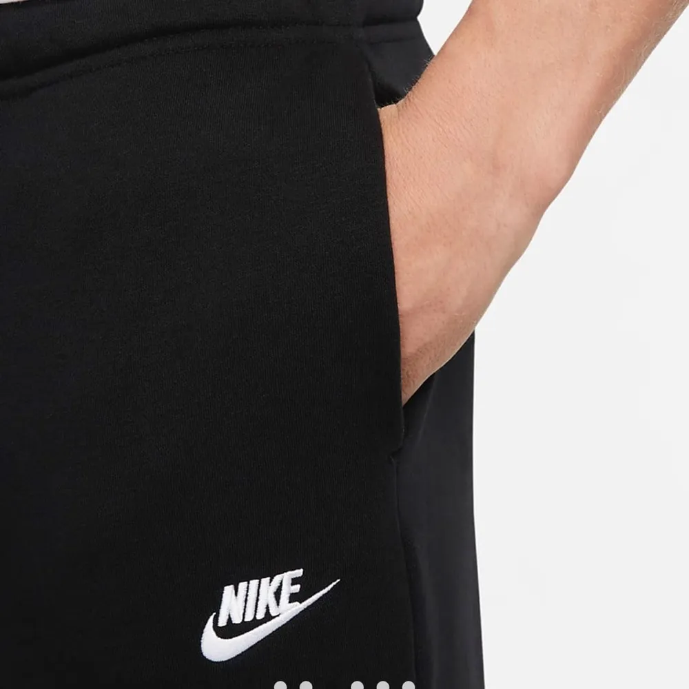 Nike Women’s Black Sportswear Club Fleece Size Medium - Image 4