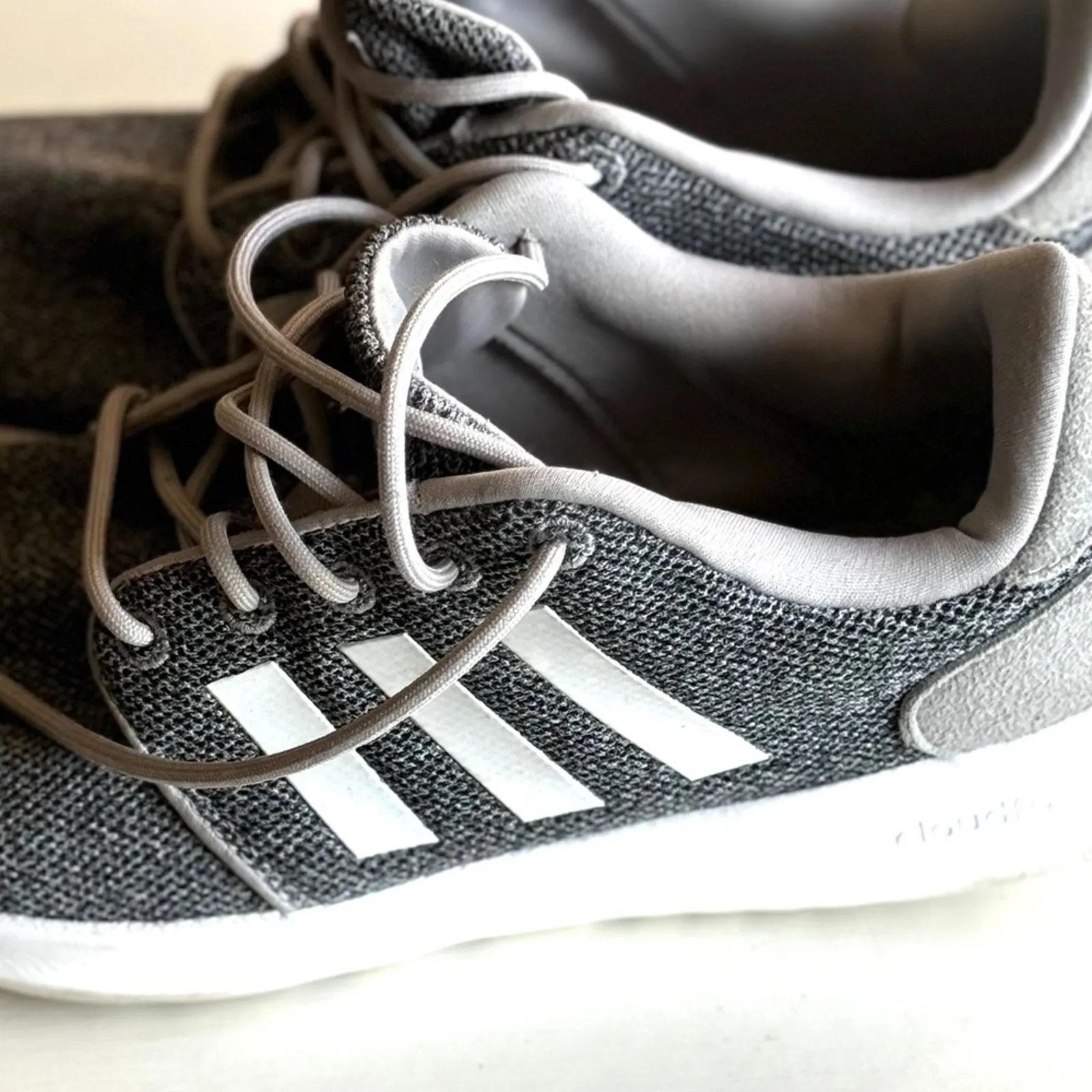 Adidas Women’s  Athletic Sporty  Workout Striped Gray & White Sneakers Sz 8 - Image 5