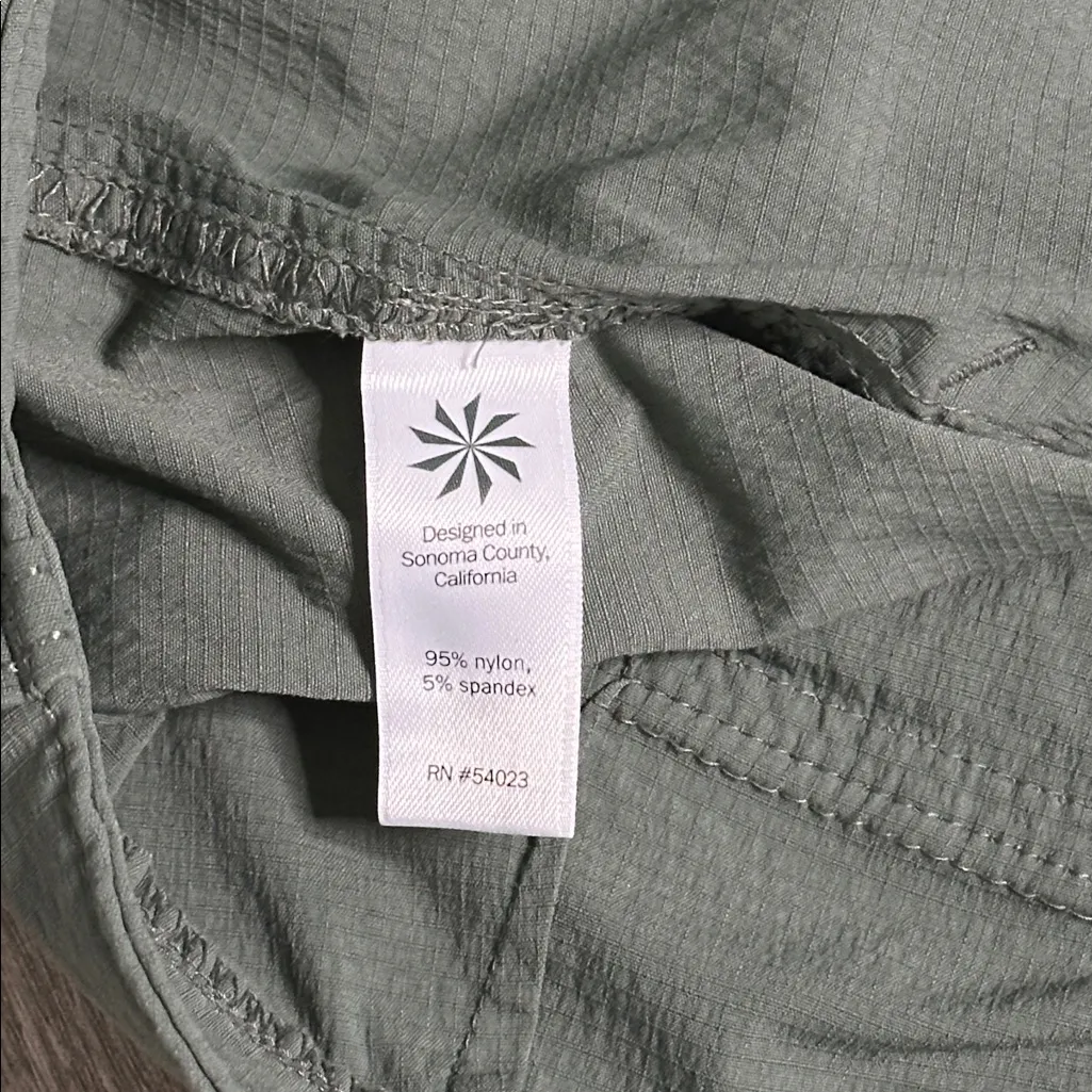 Athleta Trekkie 9” Mid Rise Bermuda Hiking Casual Shorts Olive Green Size 10 - Image 10