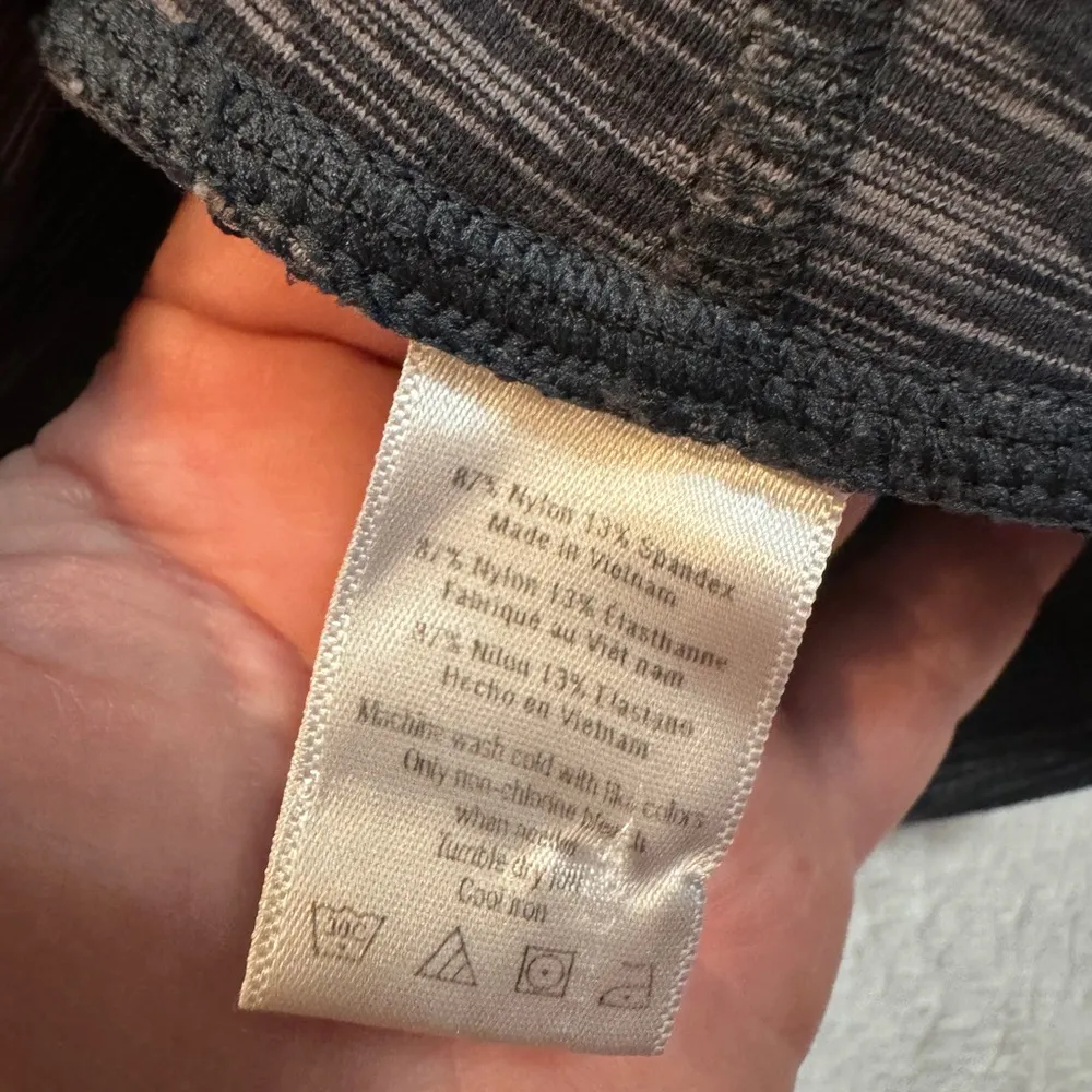 ALO Cropped Yoga Leggings 13” Waist - Image 4