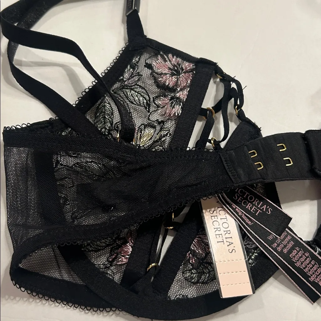 Victoria's Secret New very sexy low cut demi deco bra 32 D dark romance chic - Image 4