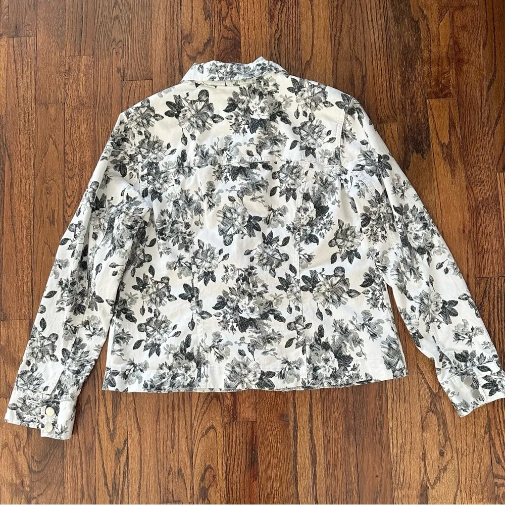Croft & Barrow 🦋  Floral Denim Button Down Jacket Medium - Image 12