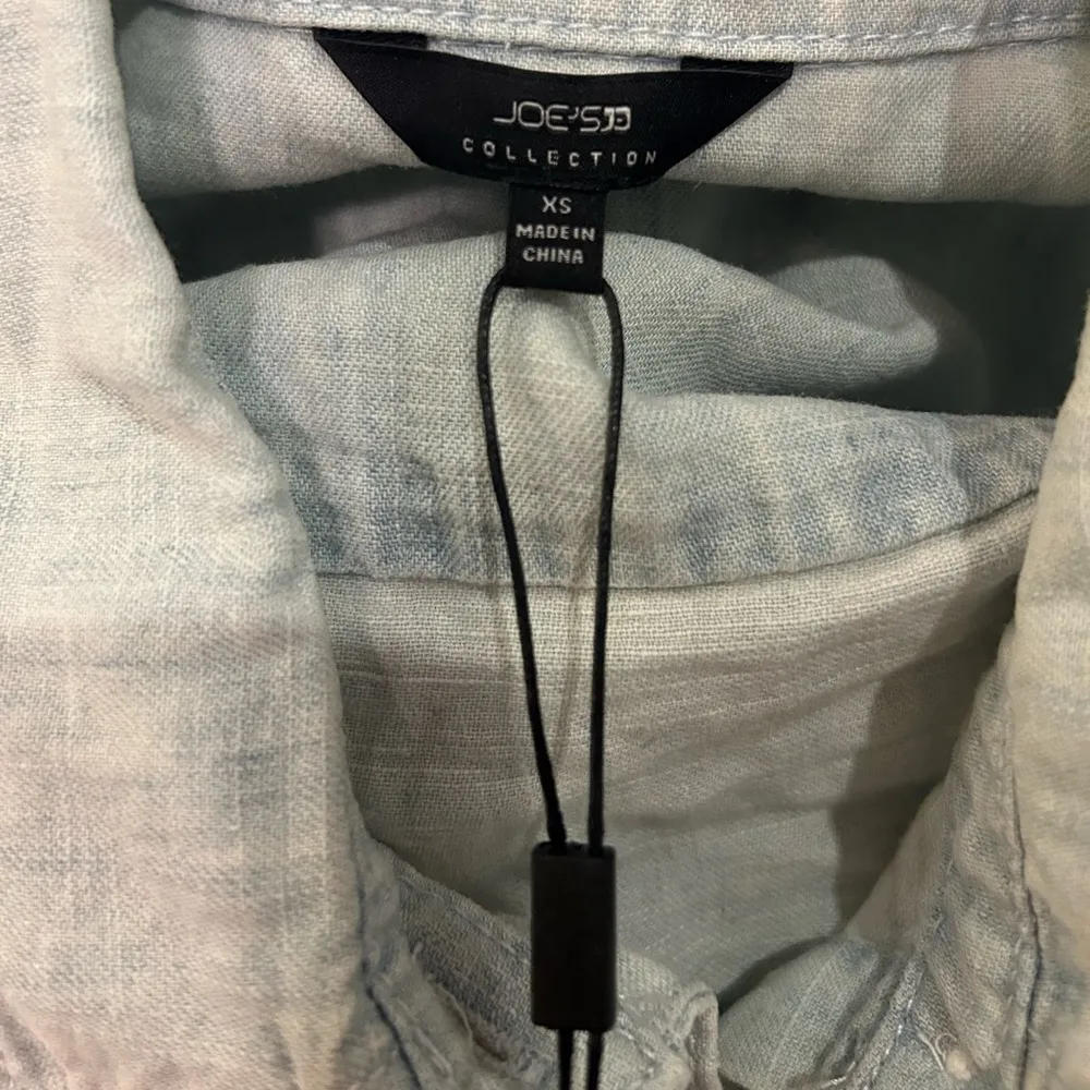 NWT Joe’s Jeans denim light wash split sleeve button down shirt! - Image 7