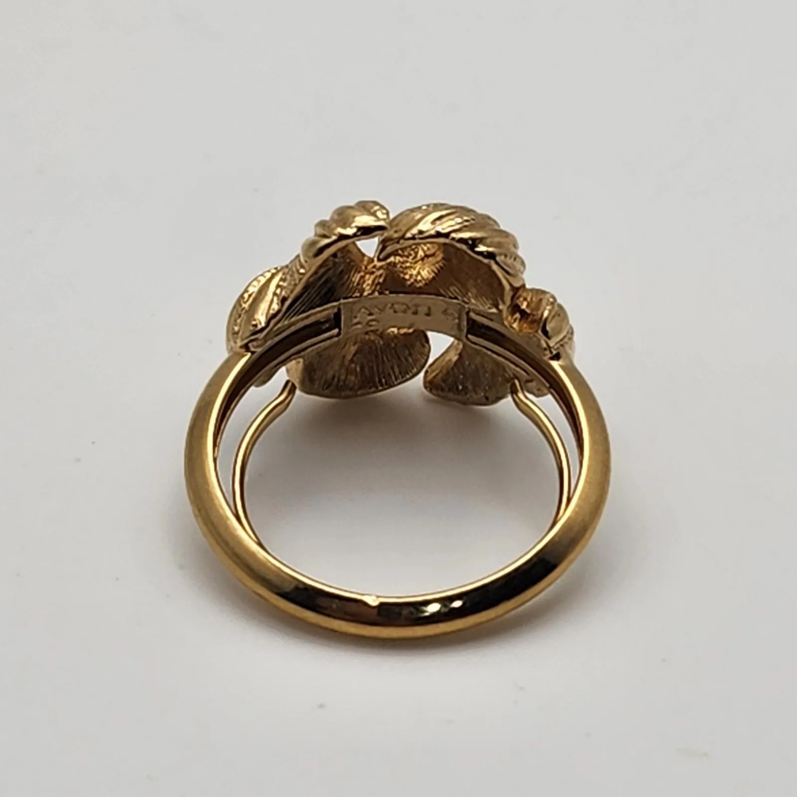 Vintage Avon Gold Tone Ribbon Ring (6) - Image 7