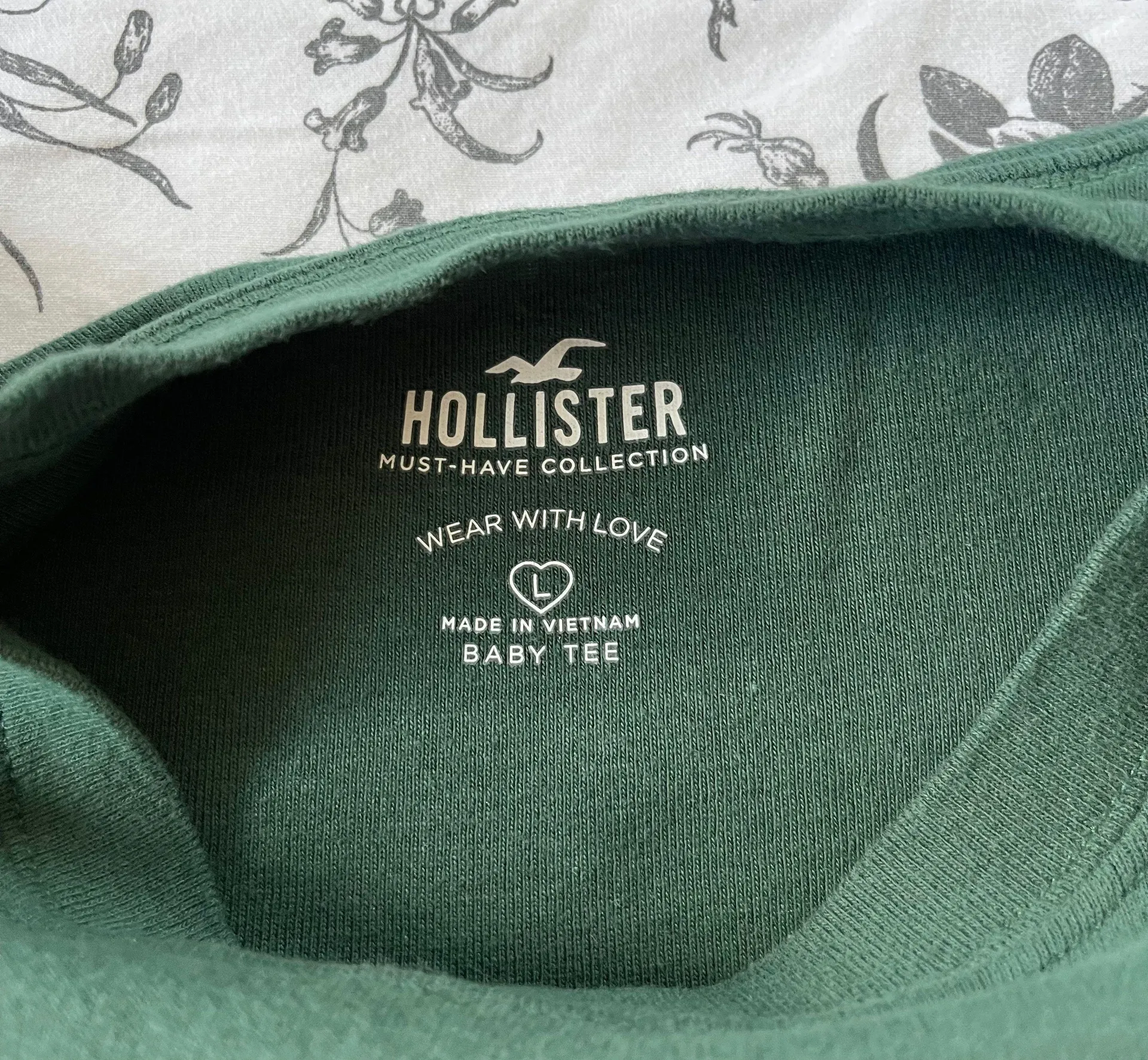 Green Short Sleeve Crop Top - Image 3