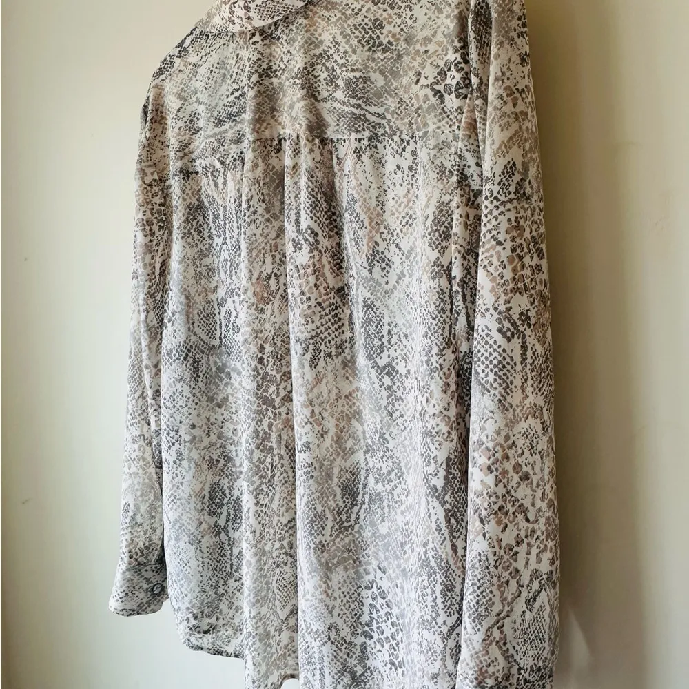 Chicos Python Print Blouse - Chicos Size 2 (Reg Size L or 12) - Image 10