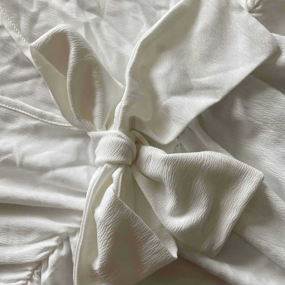 NEW Nasty Gal Knot Front Romper White US Size 8 Long Sleeve Ruffle V-Neck NWT - Image 12