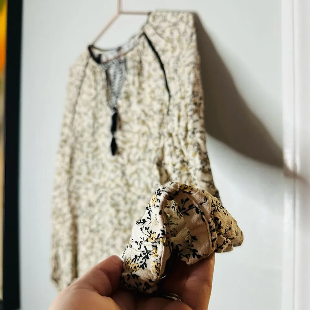 CUPCAKES AND CASHMERE Halston Cameo Rose Print V-Neck Blouse Size Large - Image 13