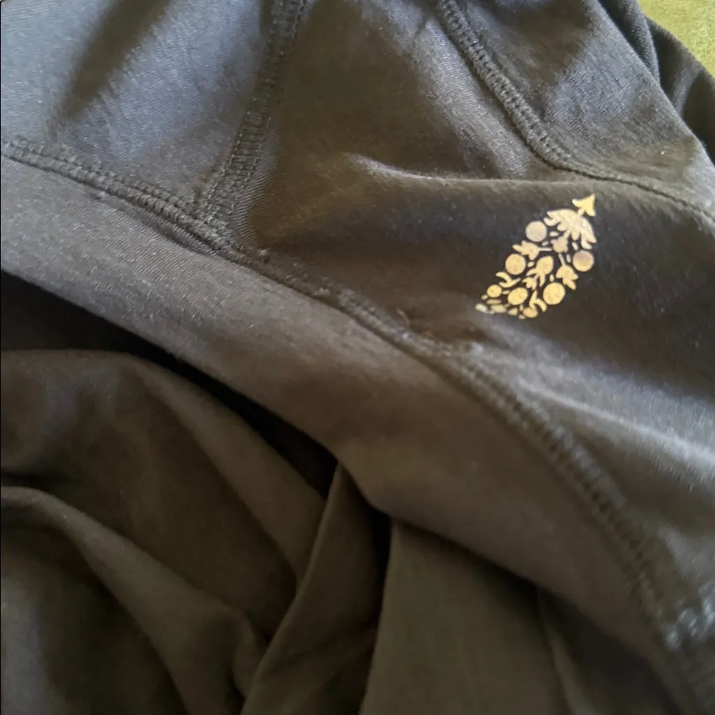 NWOT Free People Movement Black Tank Top Side Ruched Detail Medium Relax Fit - Image 7