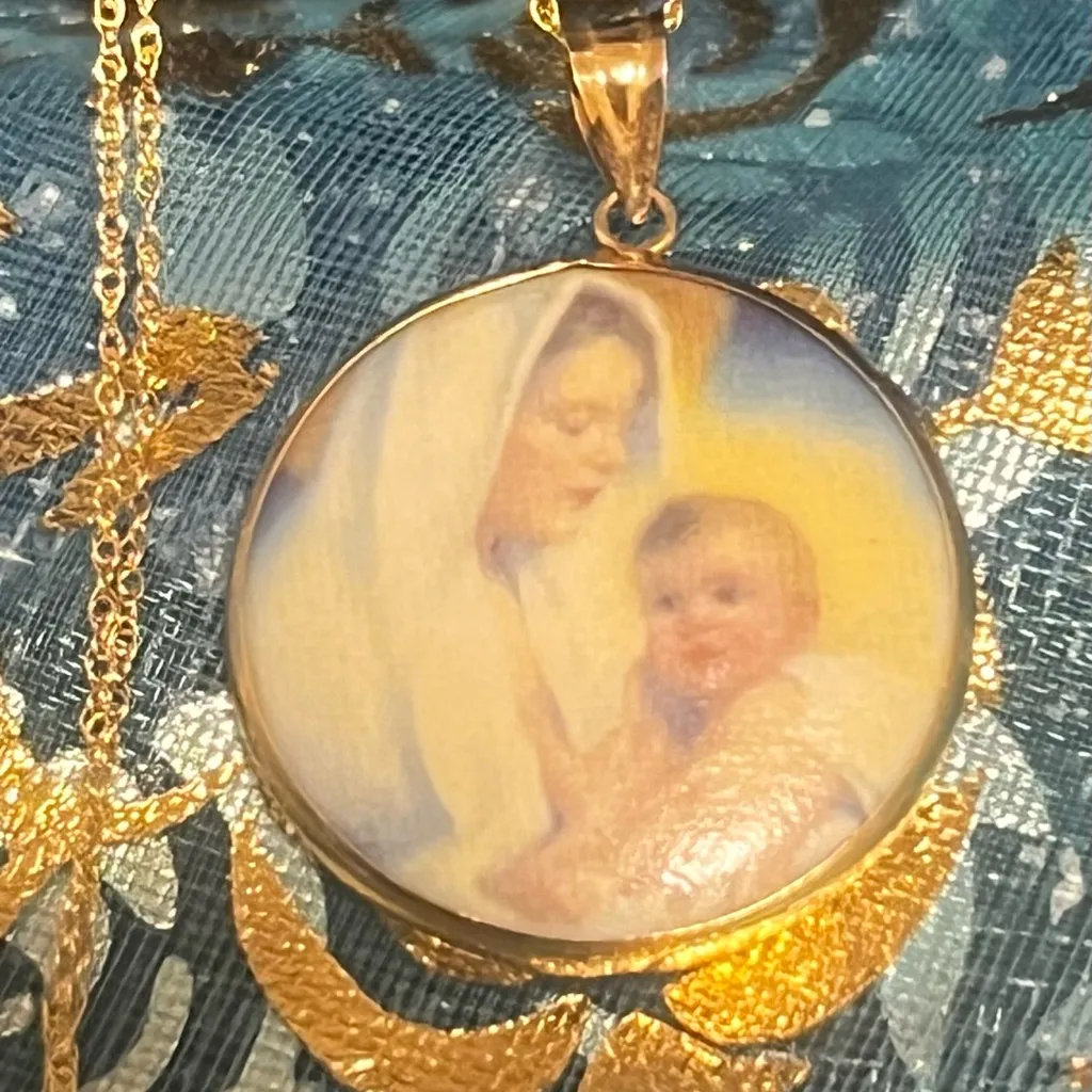 10K Gold Porcelain Religious Mother & Child Necklace - Image 10
